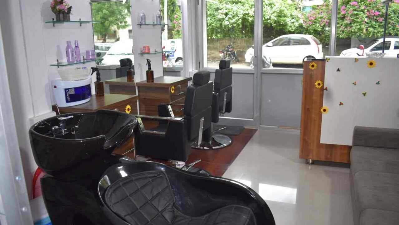 divine salon