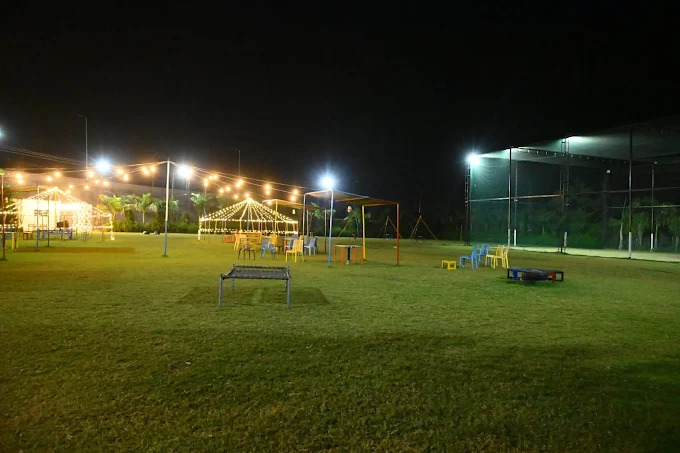 Backbenchers Cafe & Box Cricket - Bhavnagar