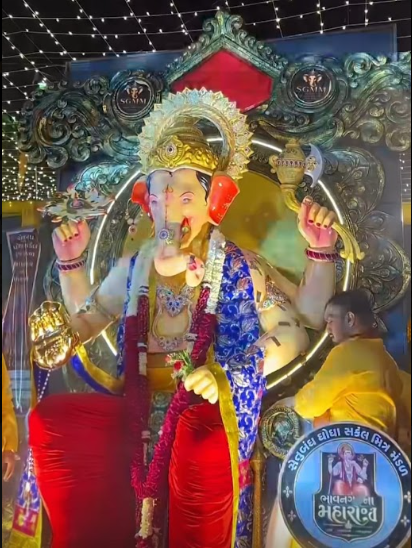 Bhavnagar Ka Maharaja Ganpati idol at Ghogha Circle