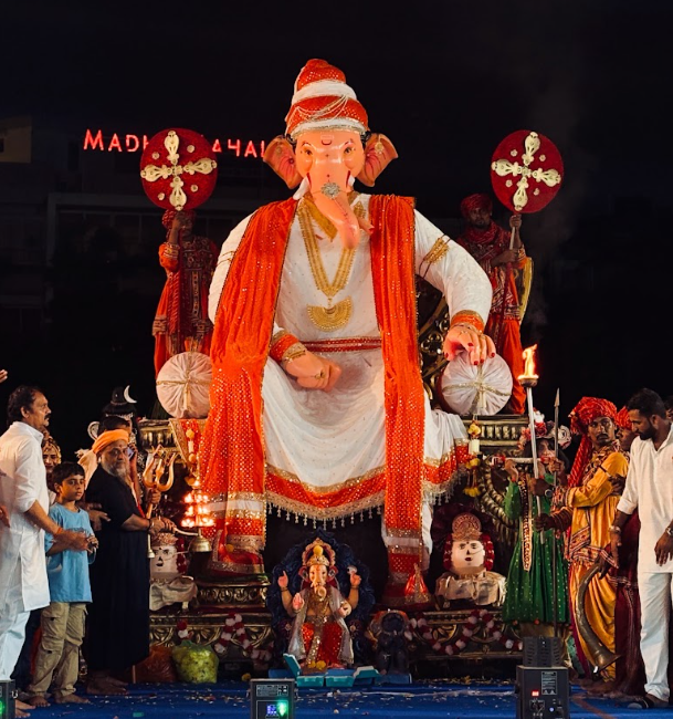 Bhavnagar Ka Raja Ganpati idol procession at Jawahar Ground