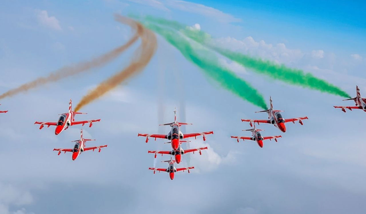 SKAT aerobatics with tricolour smoke at a Suryakiran air show