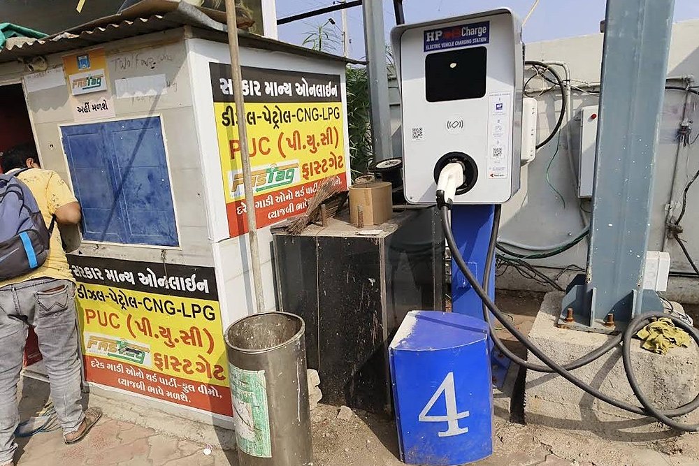 HP e-Charge EV charger at HP petrol pump opposite Rammantra Mandir