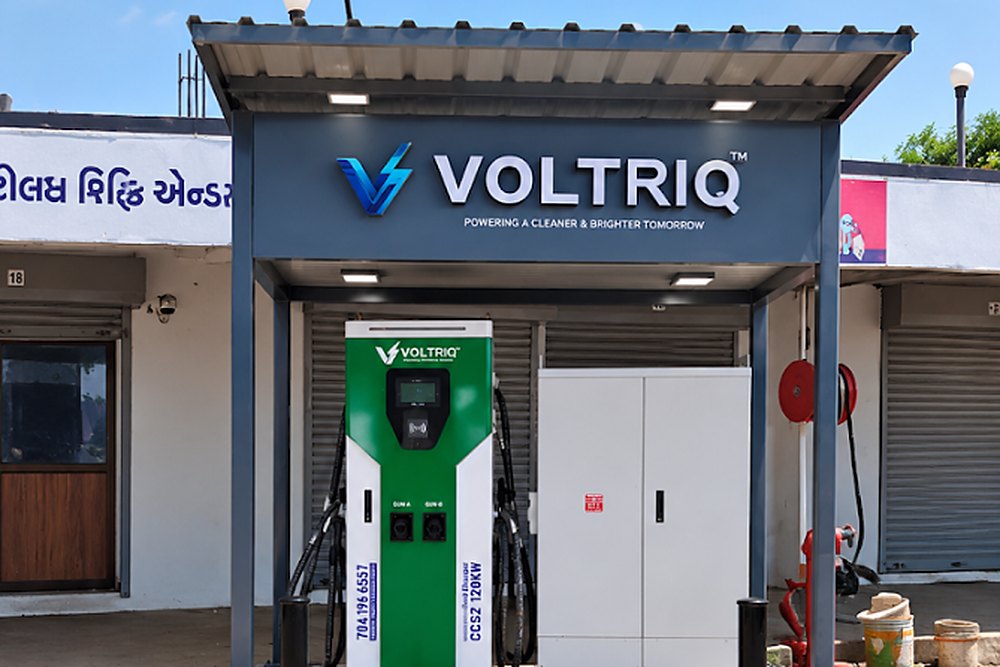 Voltriq 120 kW DC fast charging station at Sanes
